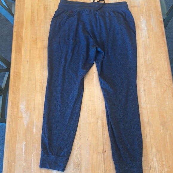 Women’s Lululemon joggers sz 14 - Picture 2 of 8